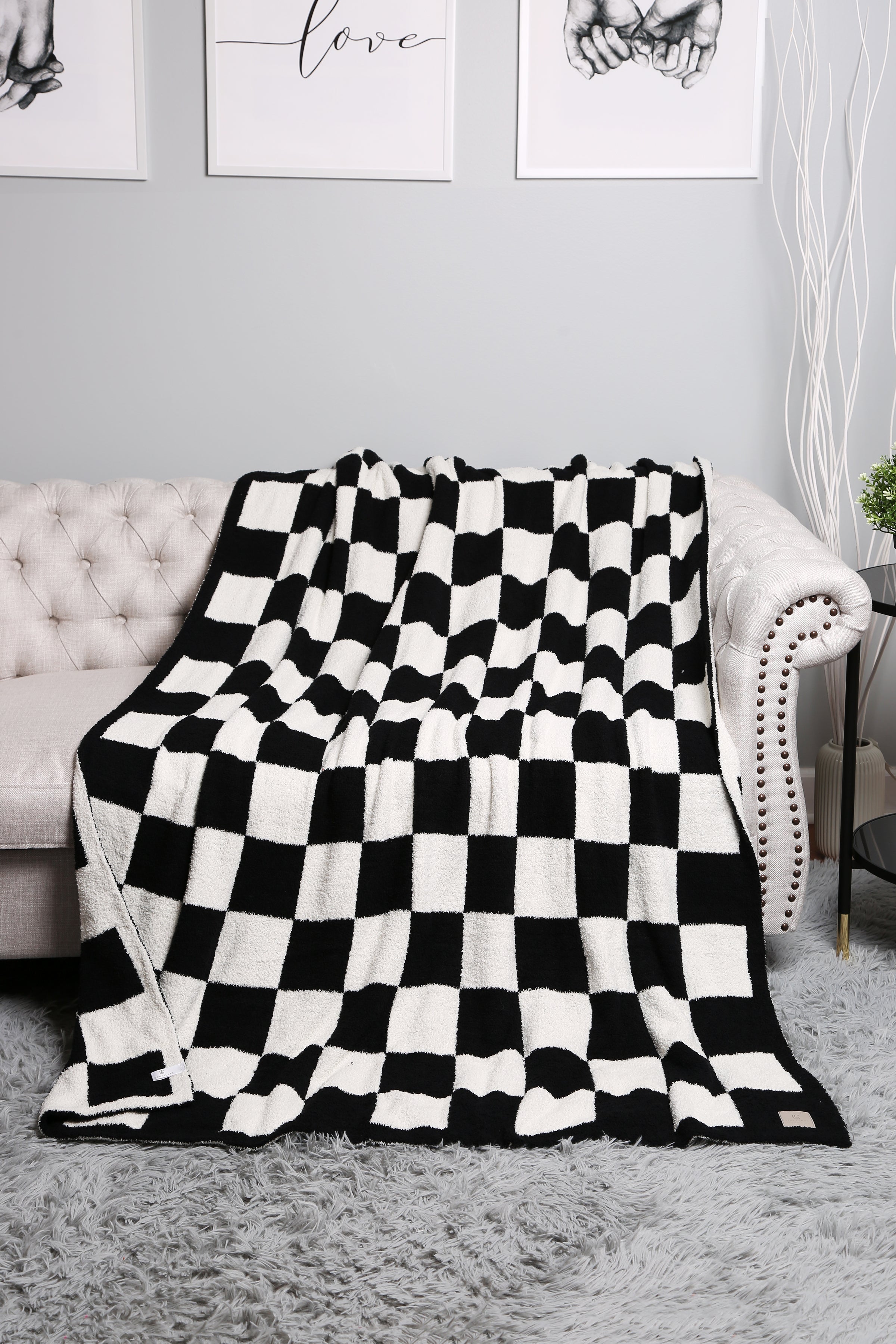 CHECKERED PATTERN THROW BLANKET