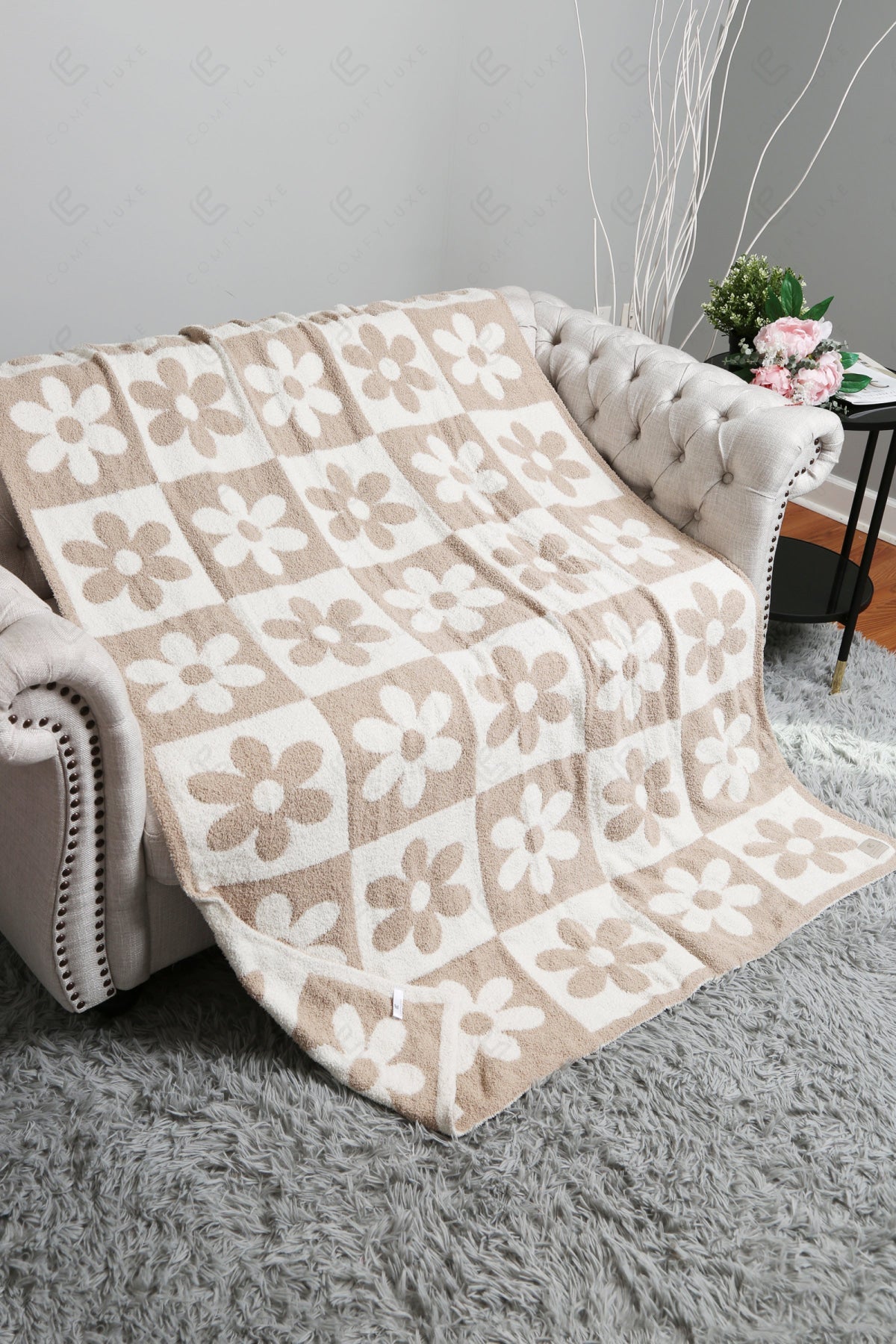 CHECKERED & DAISY PATTERN THROW BLANKET THROW BLANKETS