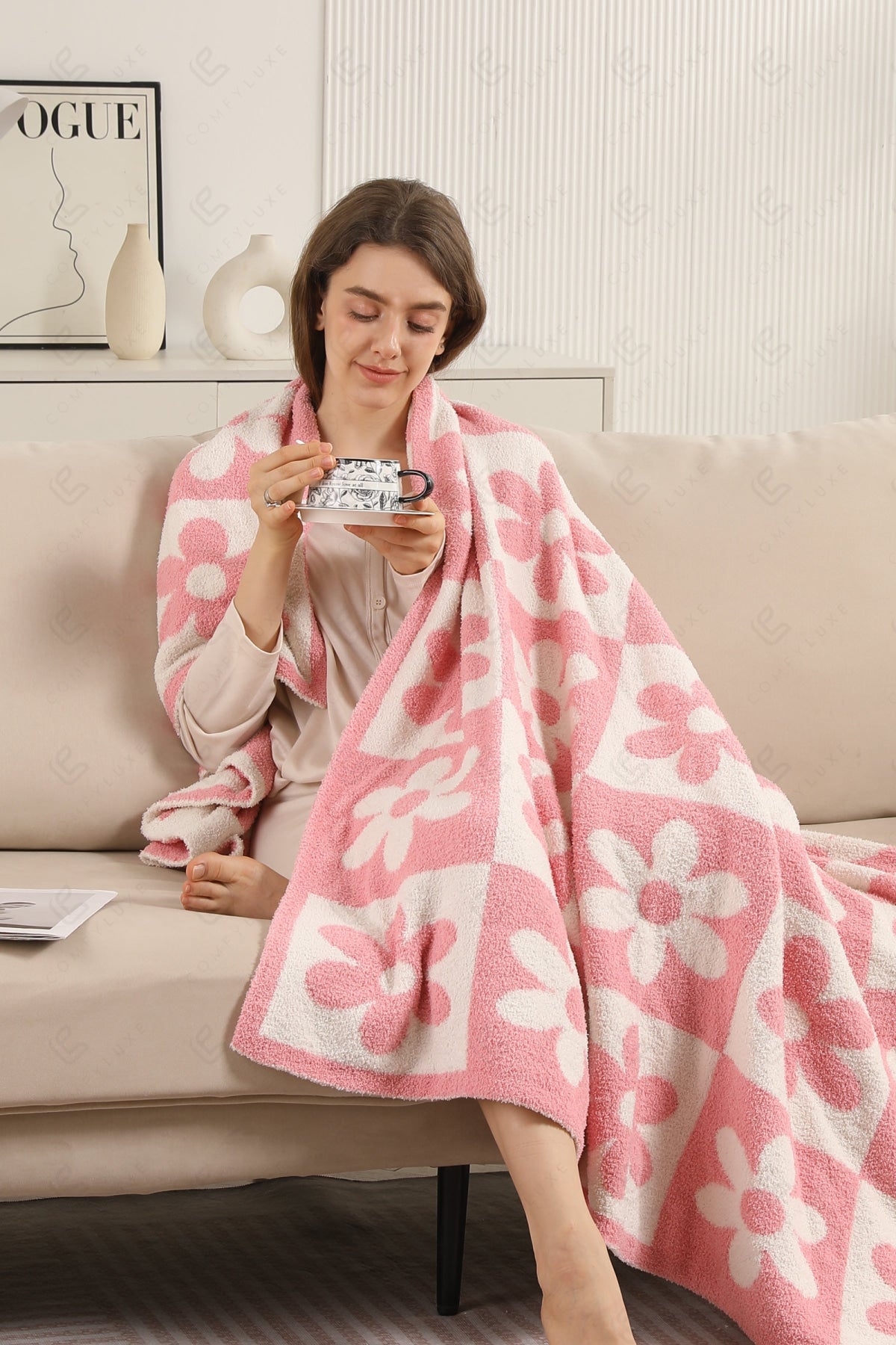 CHECKERED & DAISY PATTERN THROW BLANKET PINK THROW BLANKETS