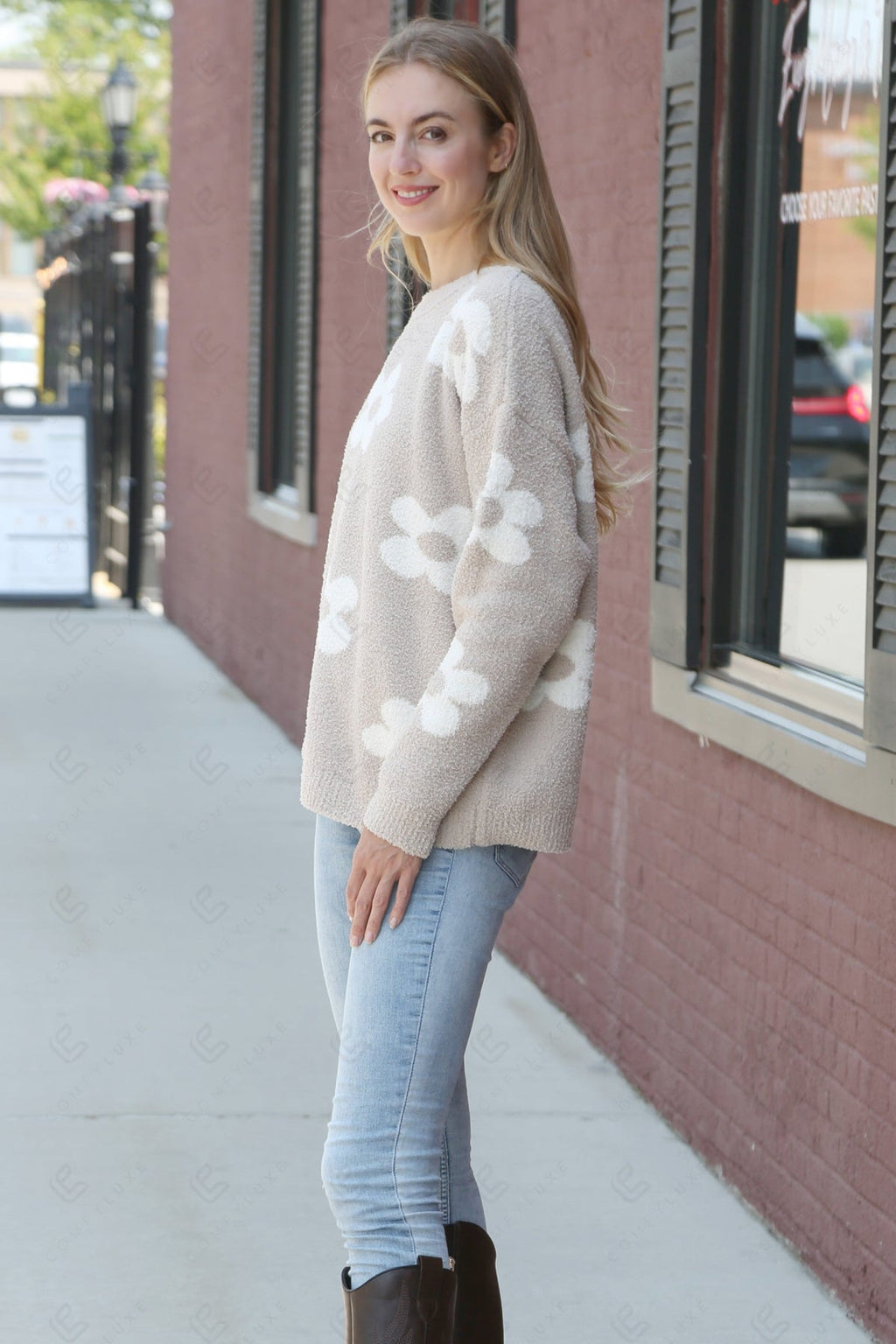 DAISY PATTERN SWEATER APPAREL