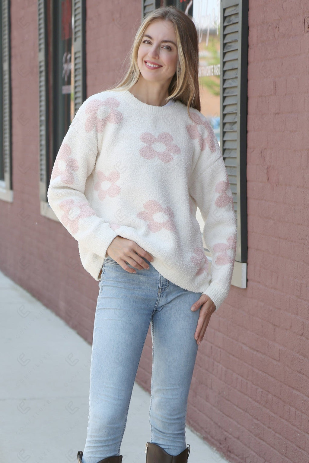 DAISY PATTERN SWEATER APPAREL