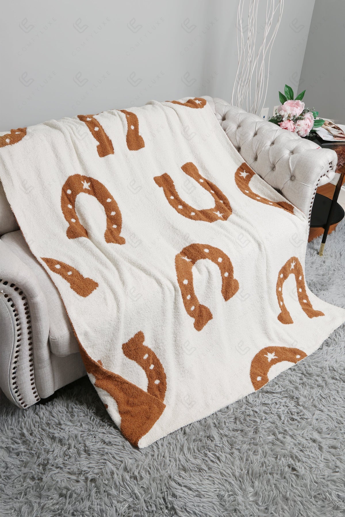 HORSESHOE PATTERN THROW BLANKET BROWN THROW BLANKETS