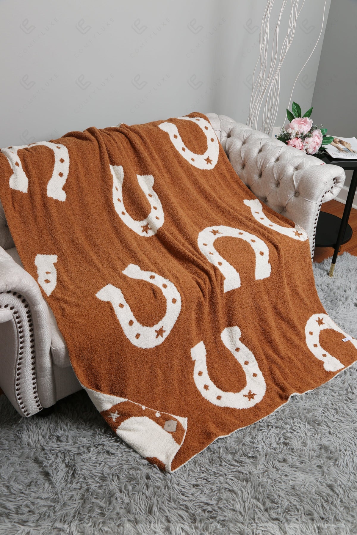 HORSESHOE PATTERN THROW BLANKET BROWN THROW BLANKETS