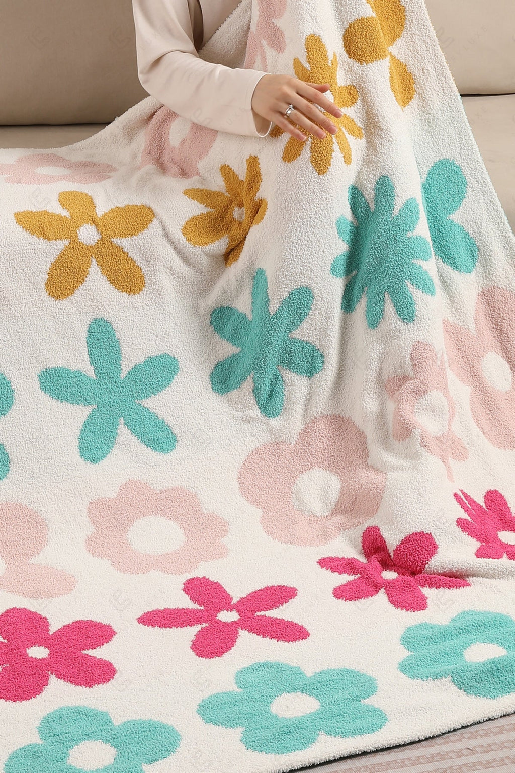 MULTI-COLORED FLORAL PATTERN THROW BLANKET MULTI THROW BLANKETS