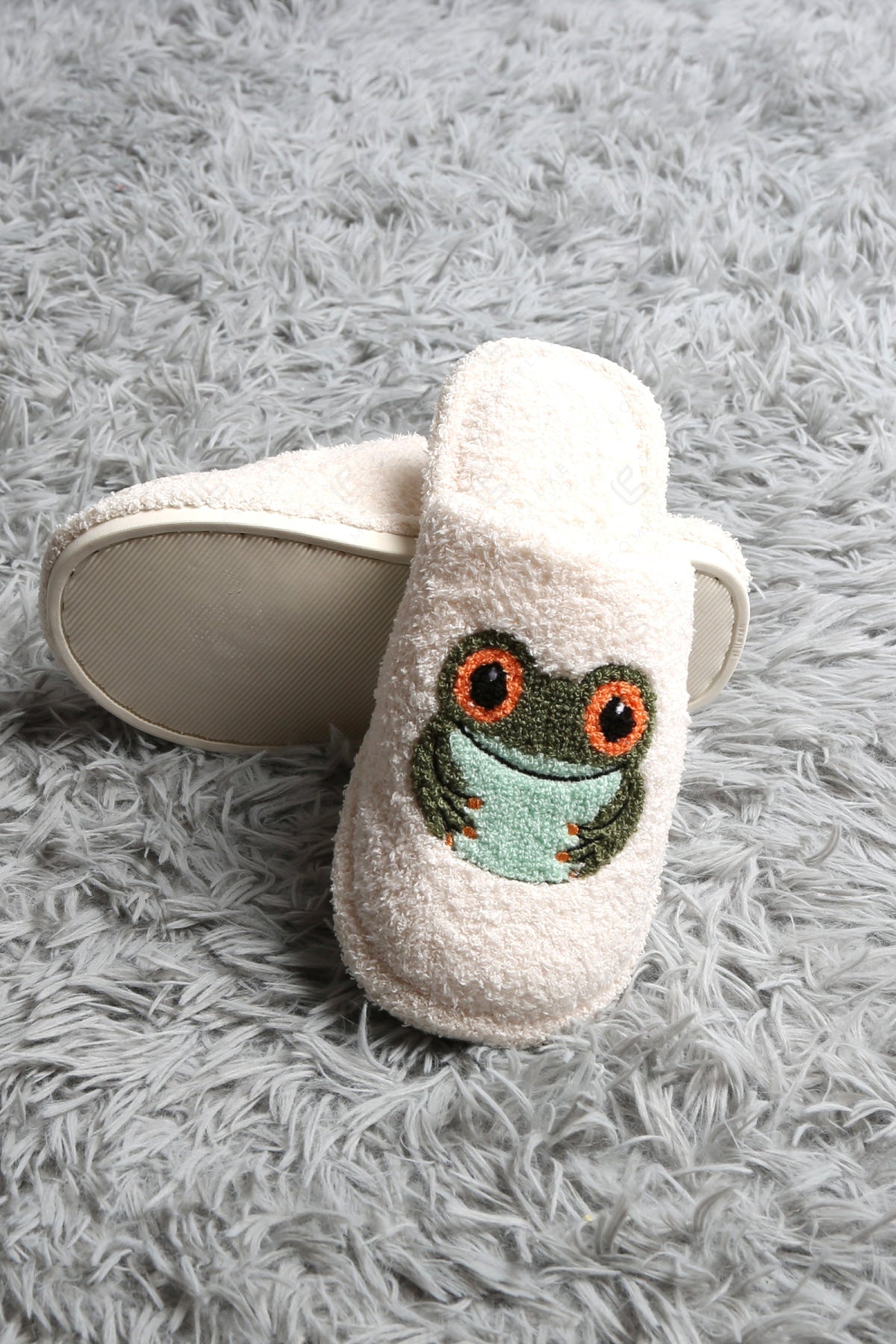 STRAWBERRY PATTERN SLIPPERS SLIPPERS/SLIDES
